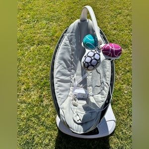 4moms Mamaroo swing